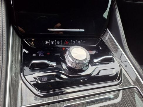 Used 2022 Jeep Wagoneer Series III w/ Flexible Seating Group image 14