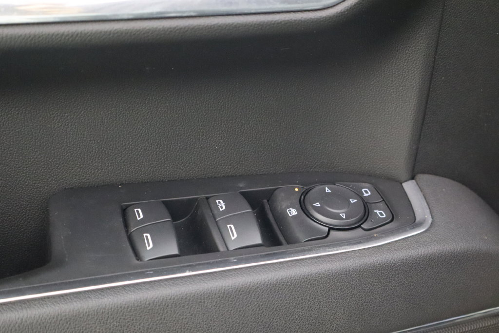 Used 2025 Chevrolet Silverado 1500 LT AWD/4WD image 17