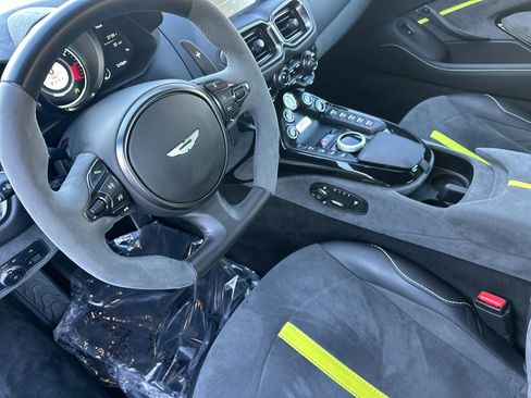 Used 2022 Aston Martin V8 Vantage Coupe image 3