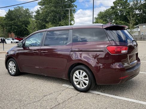 Used 2017 Kia Sedona LX w/ LX Essentials Premium Package FWD image 19