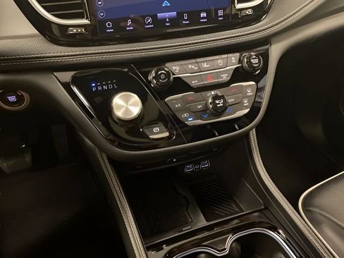 Used 2025 Chrysler Pacifica Limited w/ Uconnect Theater Family Group AWD/4WD image 17