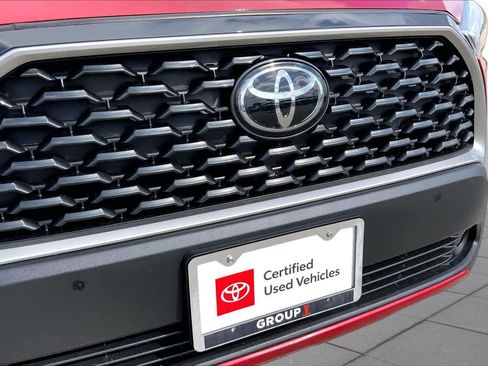 Used 2023 Toyota Corolla Cross XLE FWD image 29