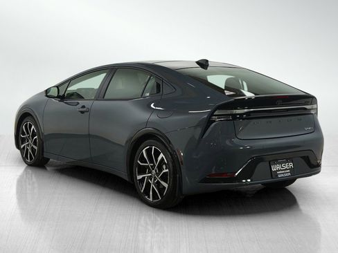 Used 2025 Toyota Prius Plug-In Hybrid FWD image 4