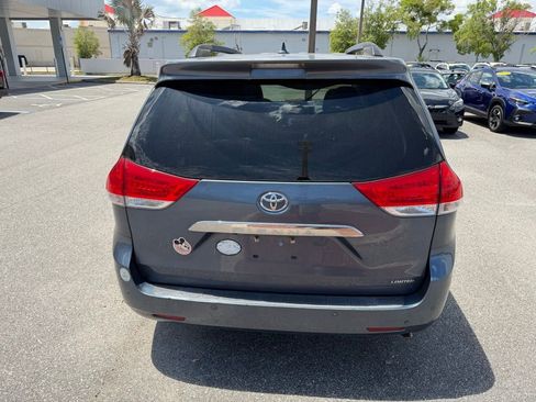 Used 2014 Toyota Sienna Limited w/ Limited Premium Package image 5
