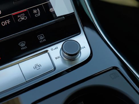 New 2025 Audi Q8 Premium Plus image 23