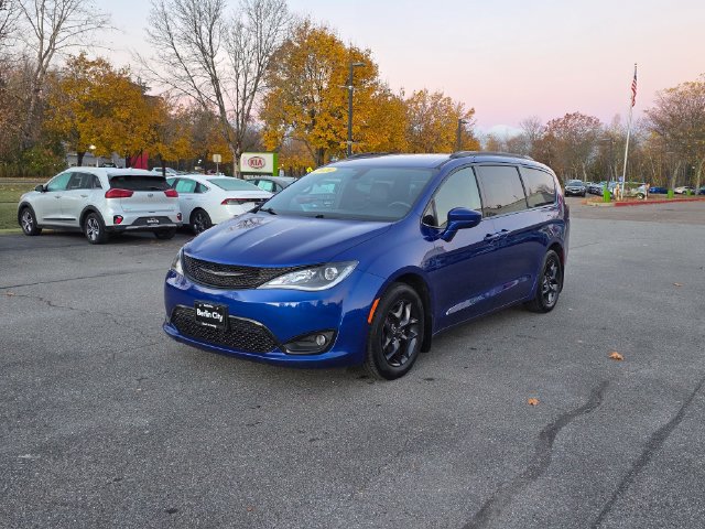 Used 2020 Chrysler Pacifica Touring-L Plus FWD image 4