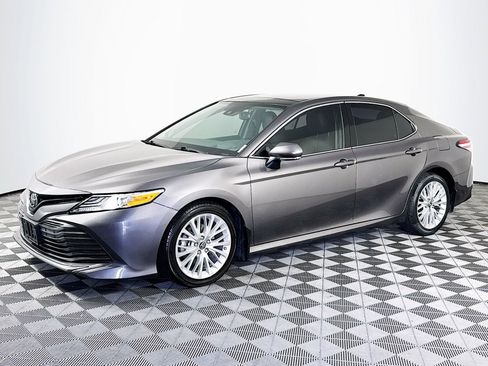 Used 2019 Toyota Camry XLE image 4