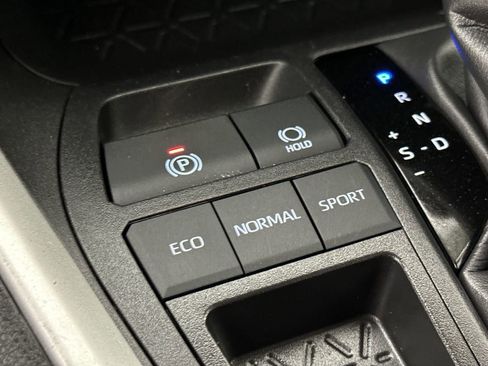 Used 2025 Toyota RAV4 XLE image 18