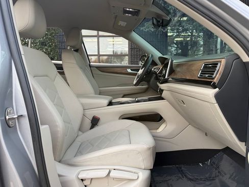 Used 2024 Volkswagen Atlas SE image 35