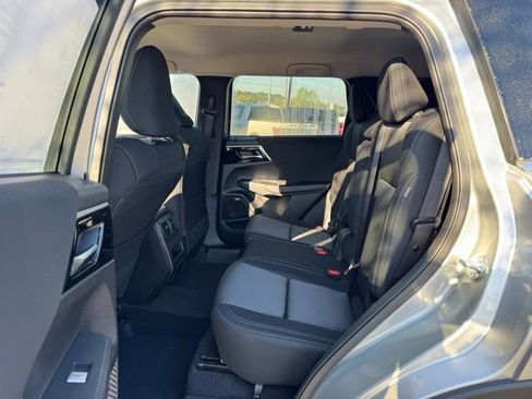 New 2026 Mitsubishi Outlander ES image 12