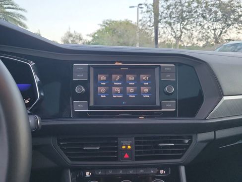 Used 2022 Volkswagen Jetta SE w/ Panoramic Sunroof Package image 22