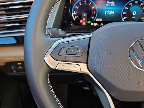 New 2026 Volkswagen Atlas Cross Sport SE image 18