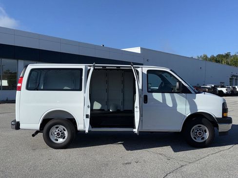 New 2025 GMC Savana 2500 w/ Driver Convenience Package RWD image 11