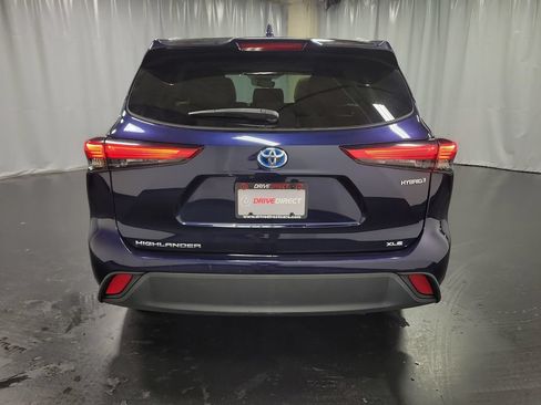 Used 2023 Toyota Highlander XLE AWD/4WD image 7