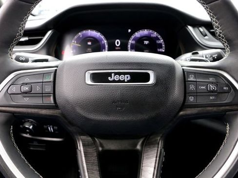 Used 2024 Jeep Grand Cherokee Limited w/ Black Appearance Package image 12