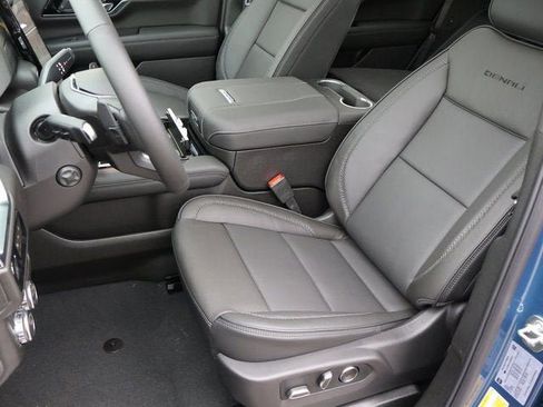 Used 2026 GMC Yukon Denali w/ Sun & Power Step Package AWD/4WD image 42