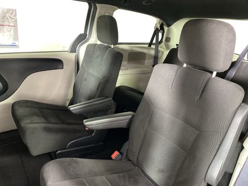Used 2016 Dodge Grand Caravan SE FWD image 28