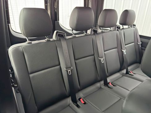 Used 2024 Mercedes-Benz Sprinter 2500 image 36