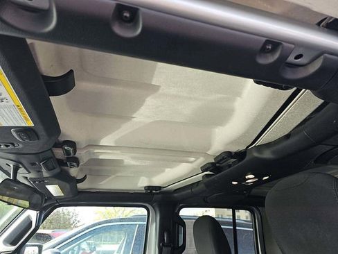 Used 2023 Jeep Gladiator Sport AWD/4WD image 8