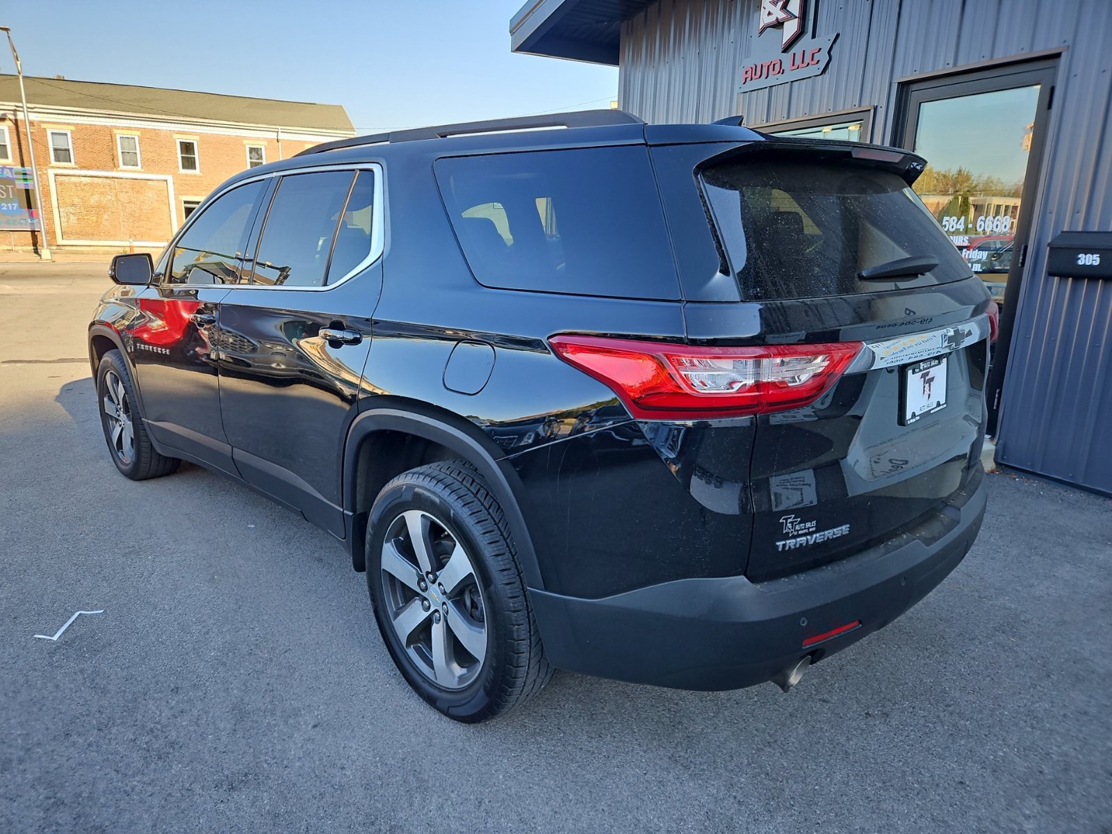 Used 2021 Chevrolet Traverse LT w/ LT Premium Package FWD image 5