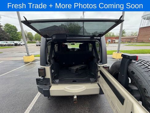Used 2017 Jeep Wrangler Unlimited Sahara AWD/4WD image 10