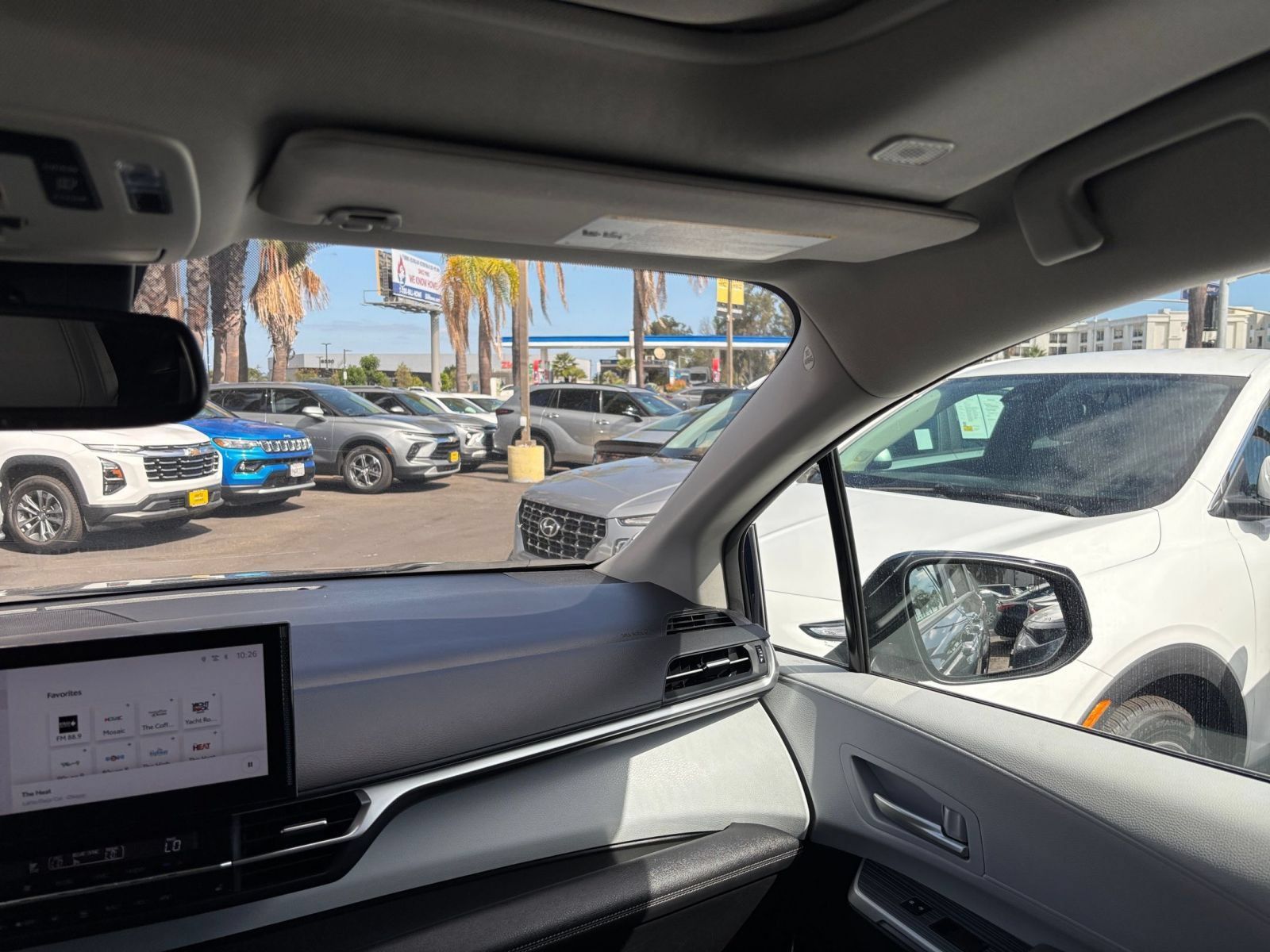 Used 2025 Toyota Sienna XLE FWD image 37