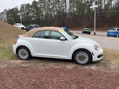 Used 2015 Volkswagen Beetle 1.8T image 2