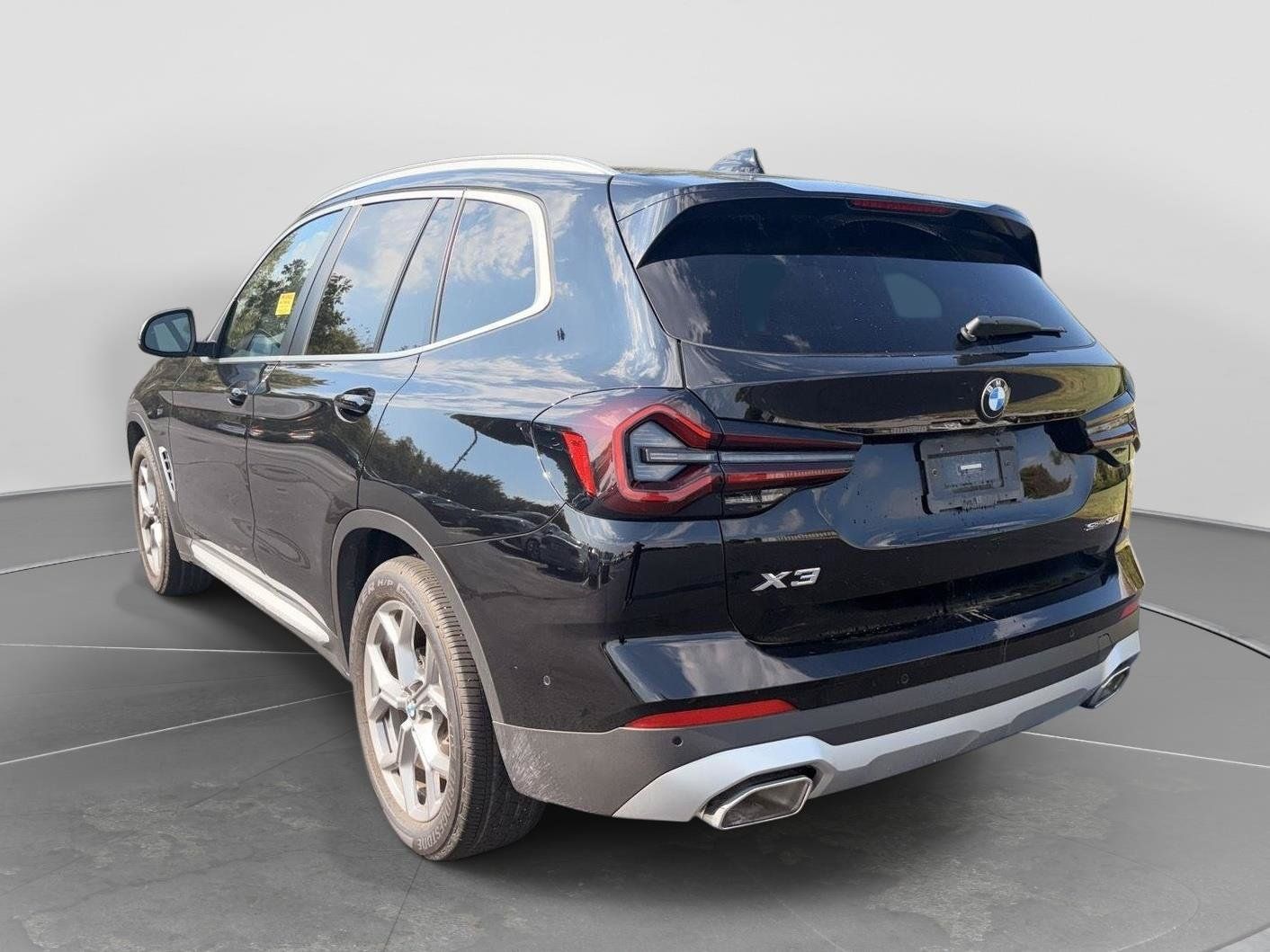 Used 2023 BMW X3 sDrive30i w/ Premium Package RWD image 2