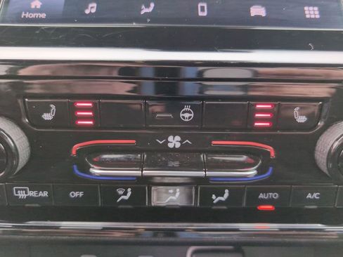 Used 2025 Jeep Grand Cherokee Laredo w/ Luxury Tech Group I AWD/4WD image 33