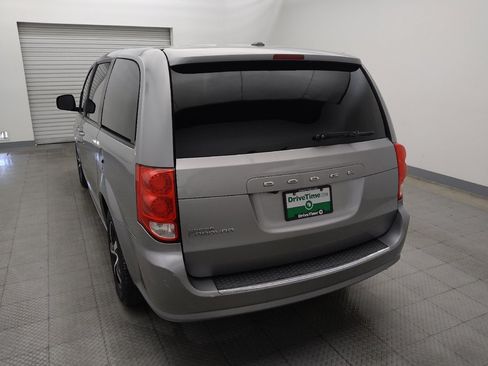 Used 2018 Dodge Grand Caravan SE w/ UConnect Hands-Free Group FWD image 6