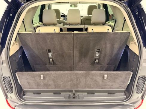 Used 2017 Land Rover Discovery HSE AWD/4WD image 24
