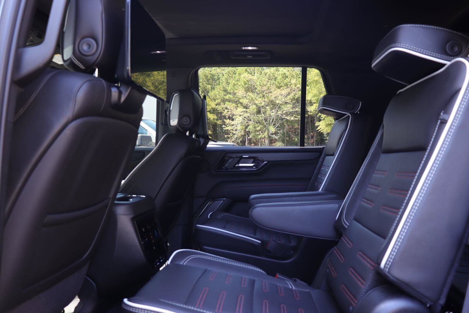 Used 2026 GMC Yukon AT4 Ultimate w/ LPO, Floor Liner Package AWD/4WD image 12