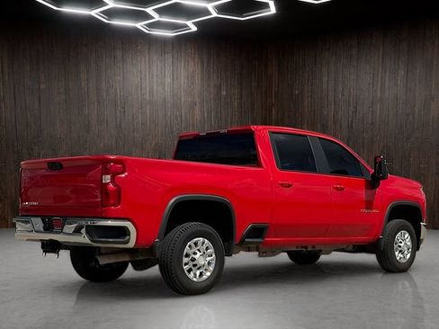 Used 2022 Chevrolet Silverado 2500 LT w/ Convenience Package AWD/4WD image 2