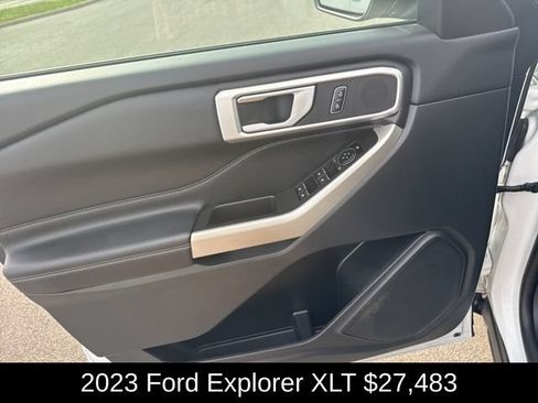 Used 2023 Ford Explorer XLT AWD/4WD image 12