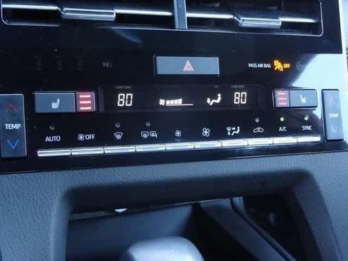 Used 2022 Toyota Avalon XLE image 27