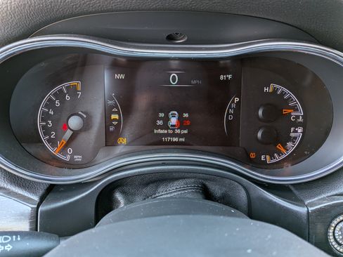 Used 2018 Jeep Grand Cherokee Altitude RWD image 30