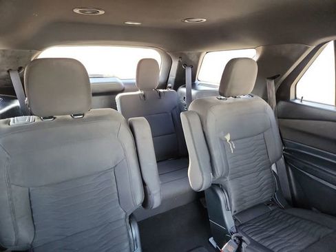 Used 2020 Ford Explorer XLT image 18