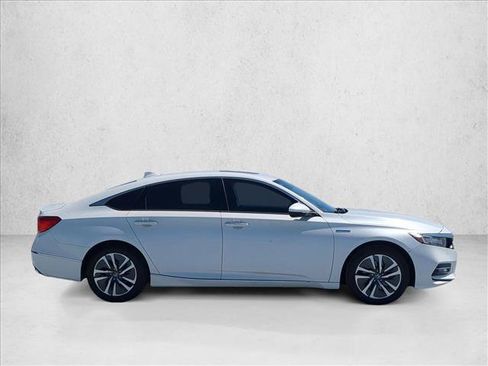 Used 2018 Honda Accord Touring image 4