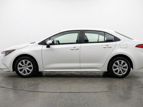 Used 2025 Toyota Corolla LE FWD image 5