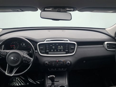 Used 2018 Kia Sorento FWD image 17