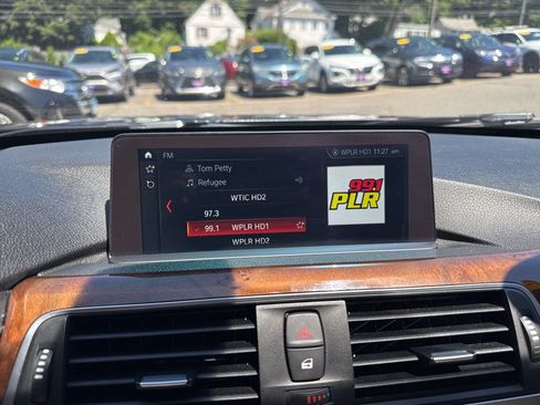 Used 2018 BMW 320i xDrive Sedan AWD/4WD image 22