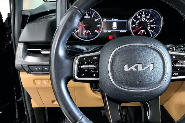 Used 2023 Kia Carnival EX FWD image 11