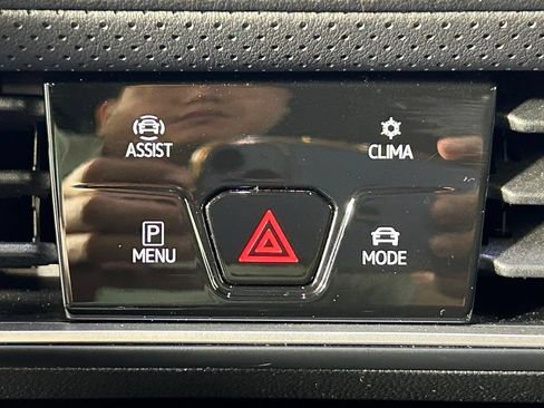 Used 2024 Volkswagen Atlas SEL AWD/4WD image 24