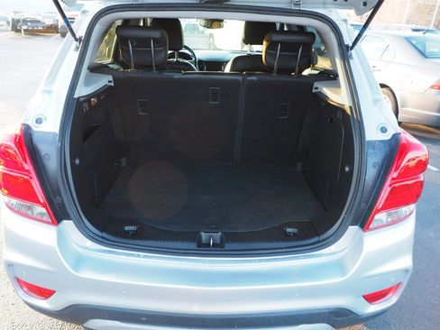 Used 2022 Chevrolet Trax LT w/ Driver Confidence Package image 17