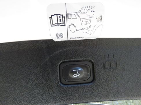 Used 2019 Ford Edge SEL w/ Equipment Group 201A AWD/4WD image 18