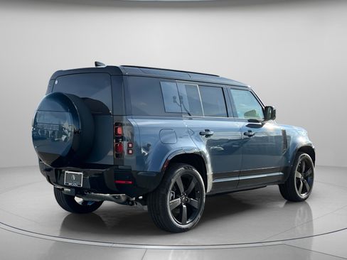 Certified 2025 Land Rover Defender 110 X-Dynamic SE image 5