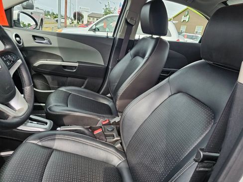 Used 2019 Chevrolet Sonic Premier FWD image 25
