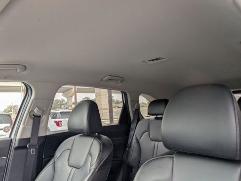 Used 2024 Kia Sorento S image 23