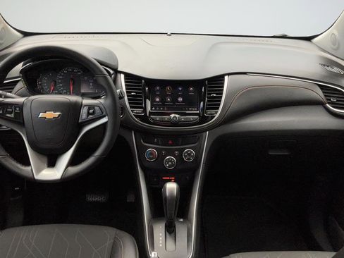 Certified 2022 Chevrolet Trax LT w/ LT Convenience Package FWD image 12