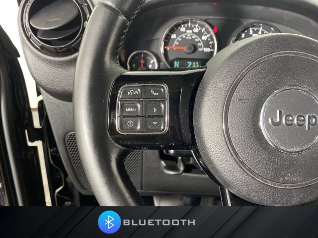 Used 2015 Jeep Wrangler Unlimited Sahara w/ Dual Top Group AWD/4WD image 21